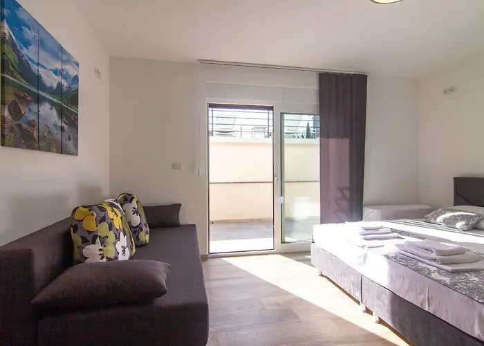 アパート Edi & Tea マリンスカ