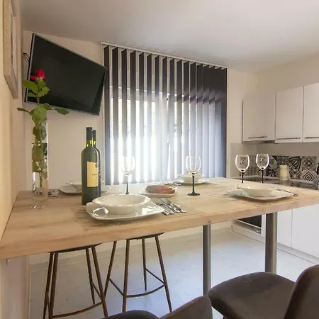 Edi & Tea Apartment *